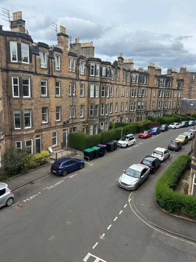 Flat Morningside Road in City of Edinburgh