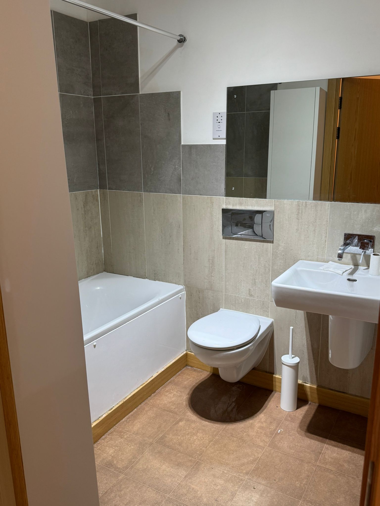 Flat Saxton Close in Grays