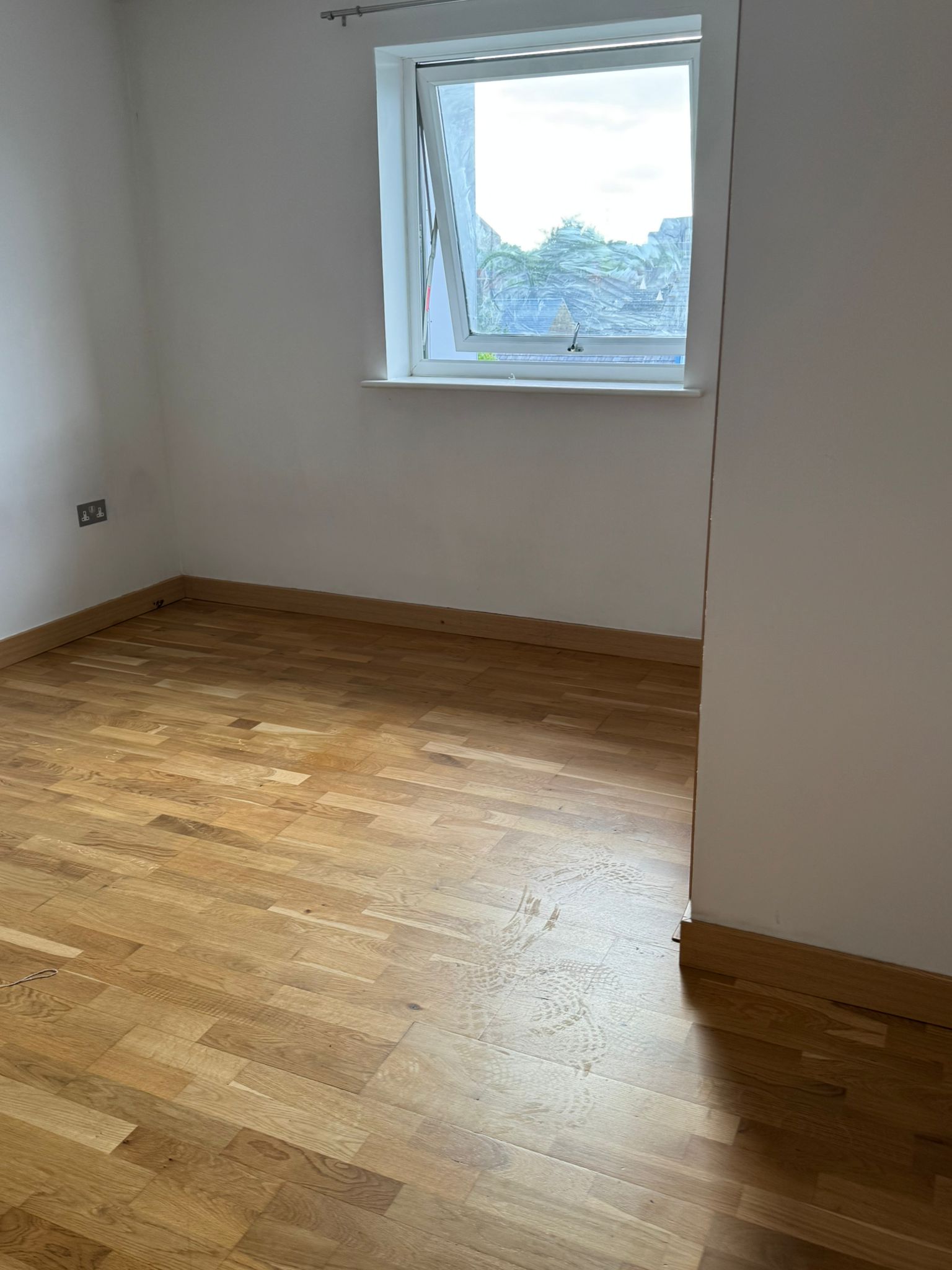 Flat Saxton Close in Grays
