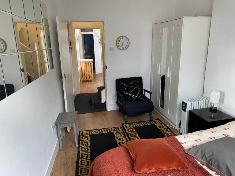 Room Chepstow Road in City of Westminster