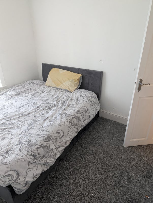 Room Waterloo Street in Chadderton