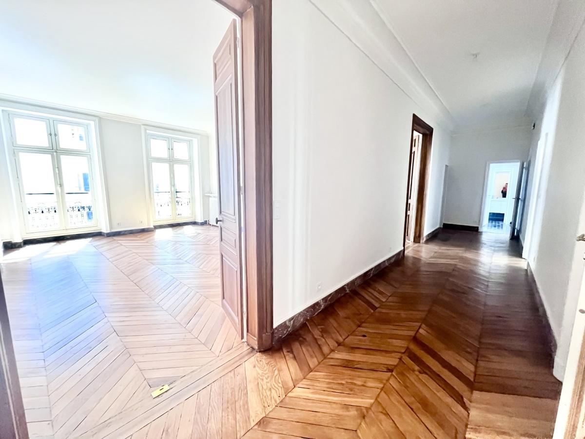 Appartement Avenue des Champs-Élysées à Paris
