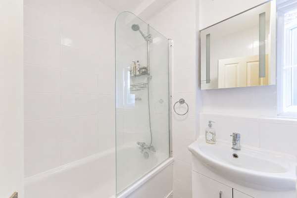 Flat Princess Road in Greater London