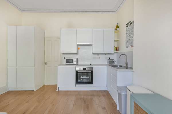 Flat Princess Road in Greater London