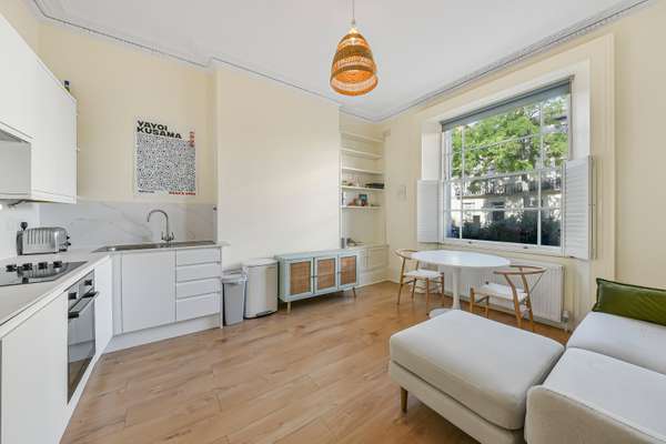 Flat Princess Road in Greater London