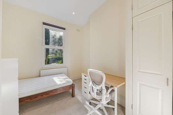 Flat Princess Road in Greater London
