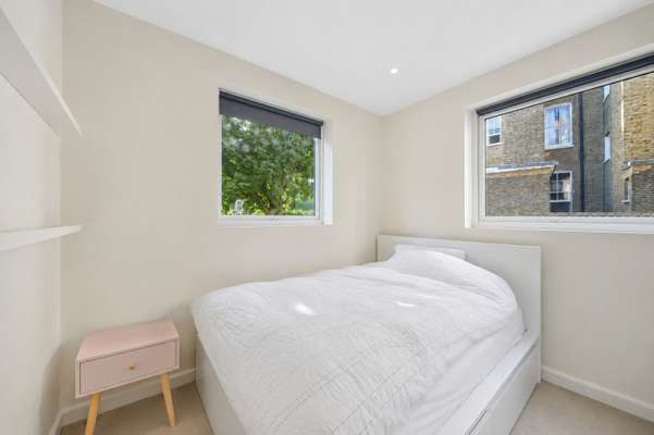 Flat Princess Road in Greater London