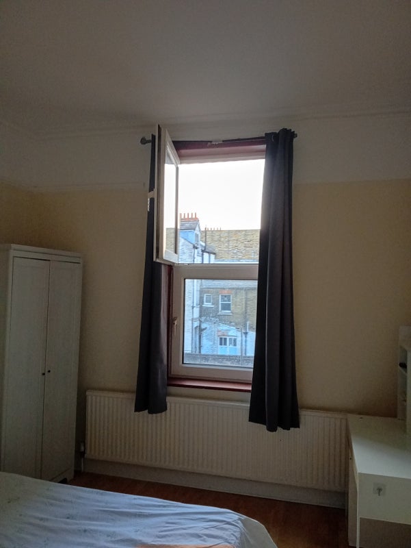Room Chiswick High Road in Greater London