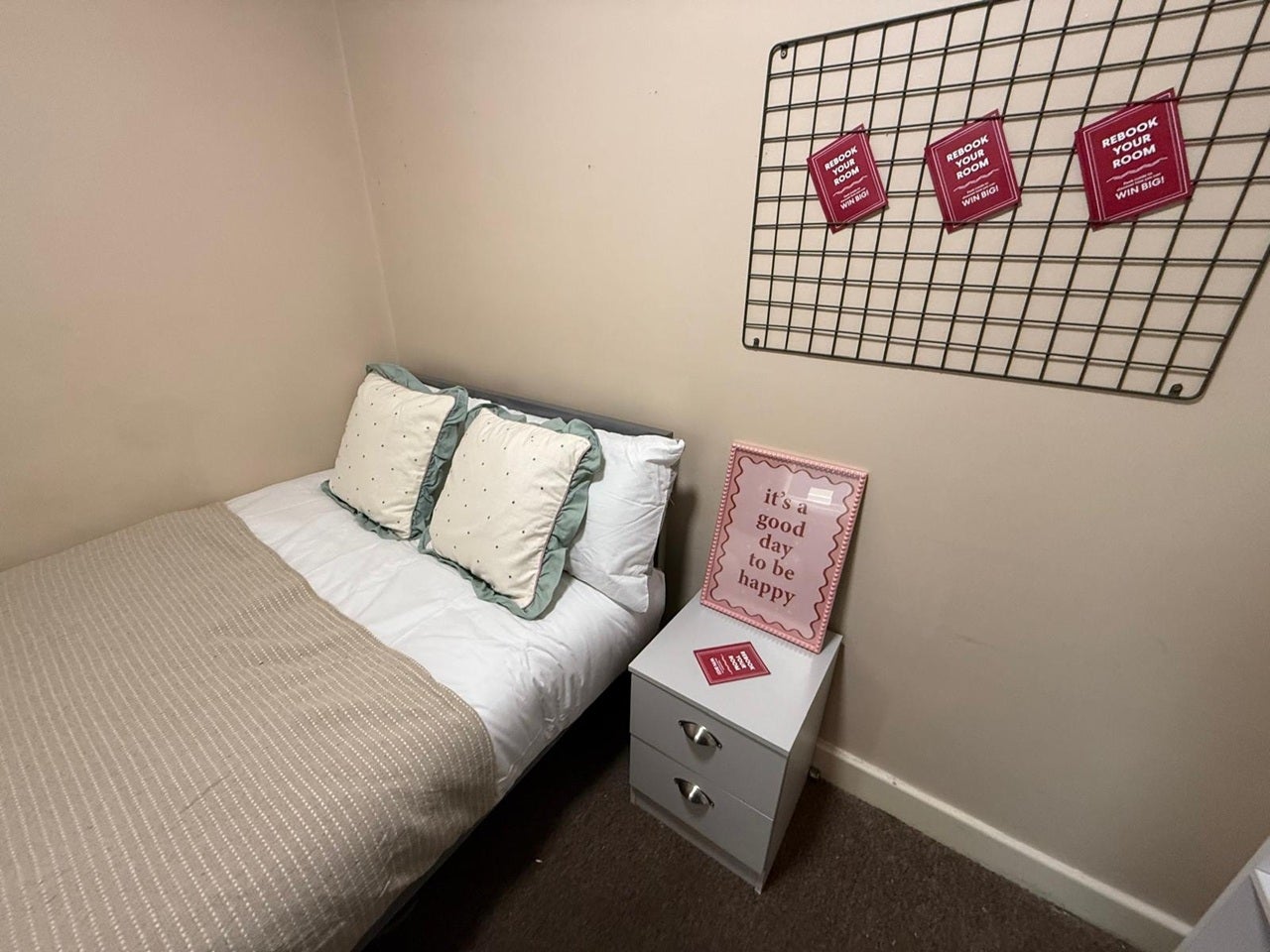 Room Dallas Street in Preston