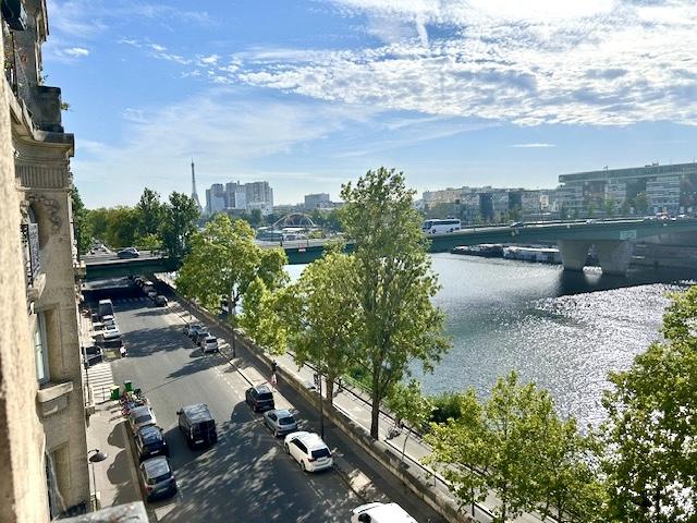 Flat Quai Louis Blériot in Paris