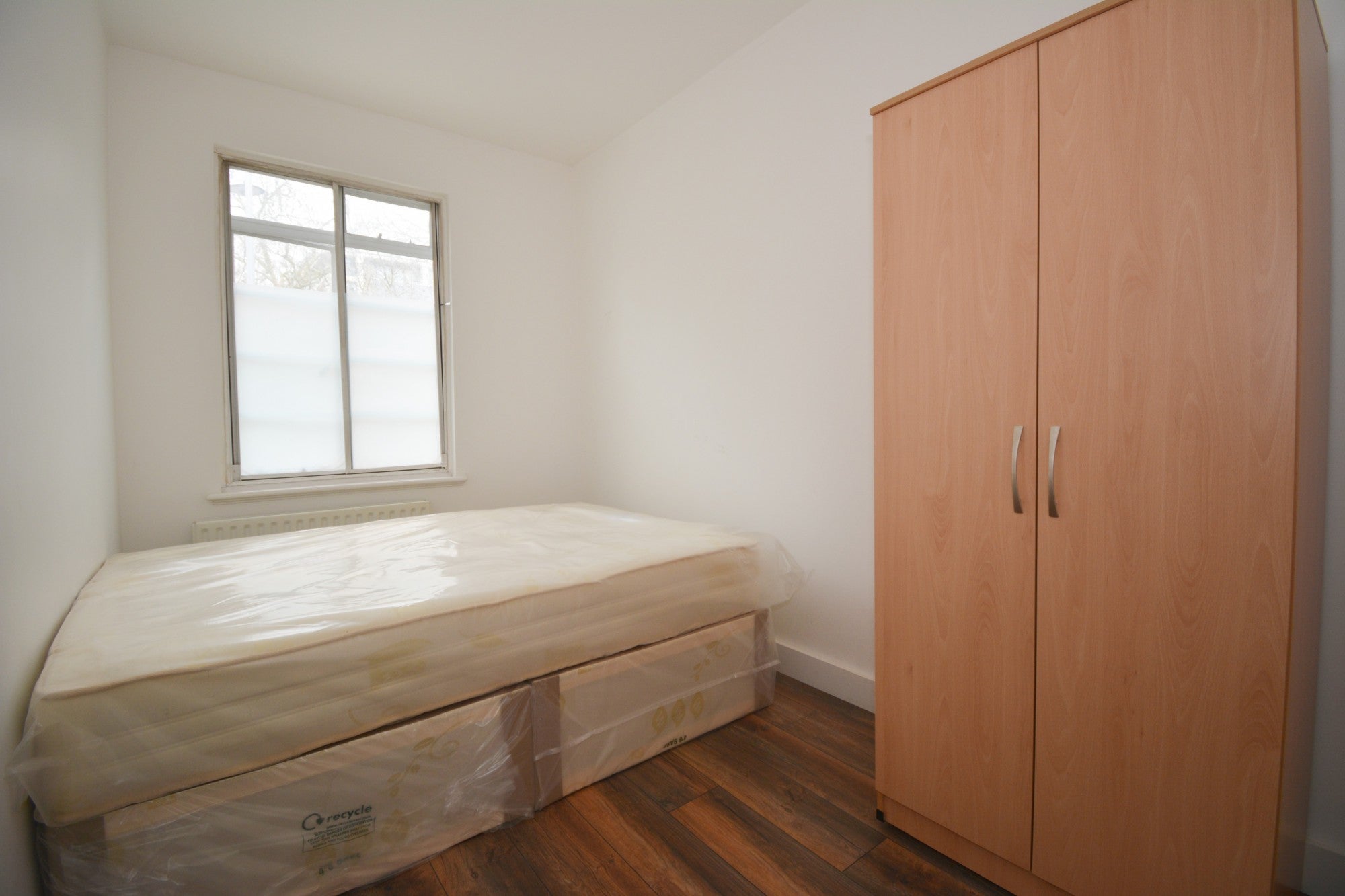 Room New Broadway in London