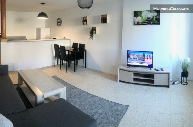 Flat Route d'Autry in Saint-Brisson-sur-Loire