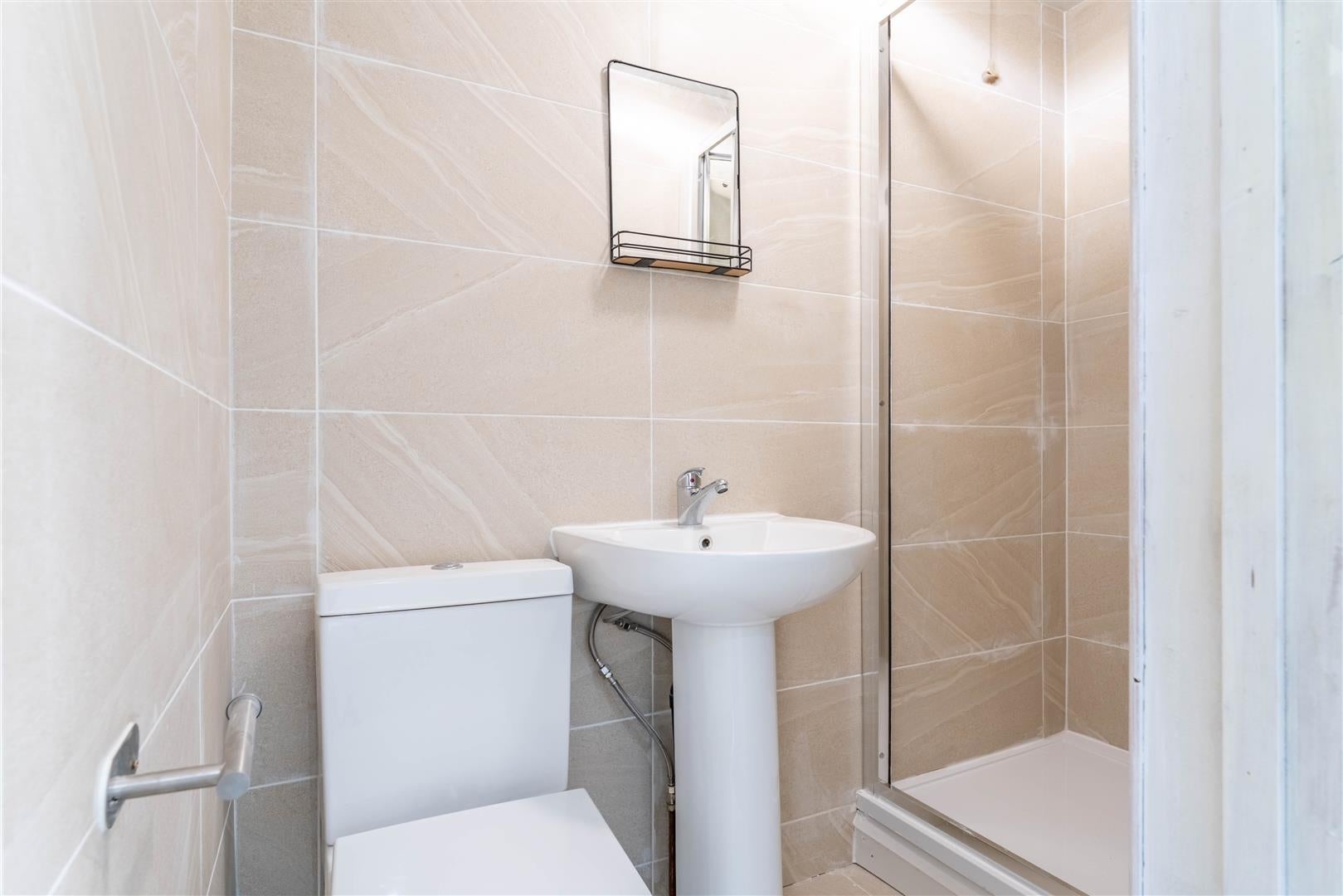 Room Whitton Road in Greater London