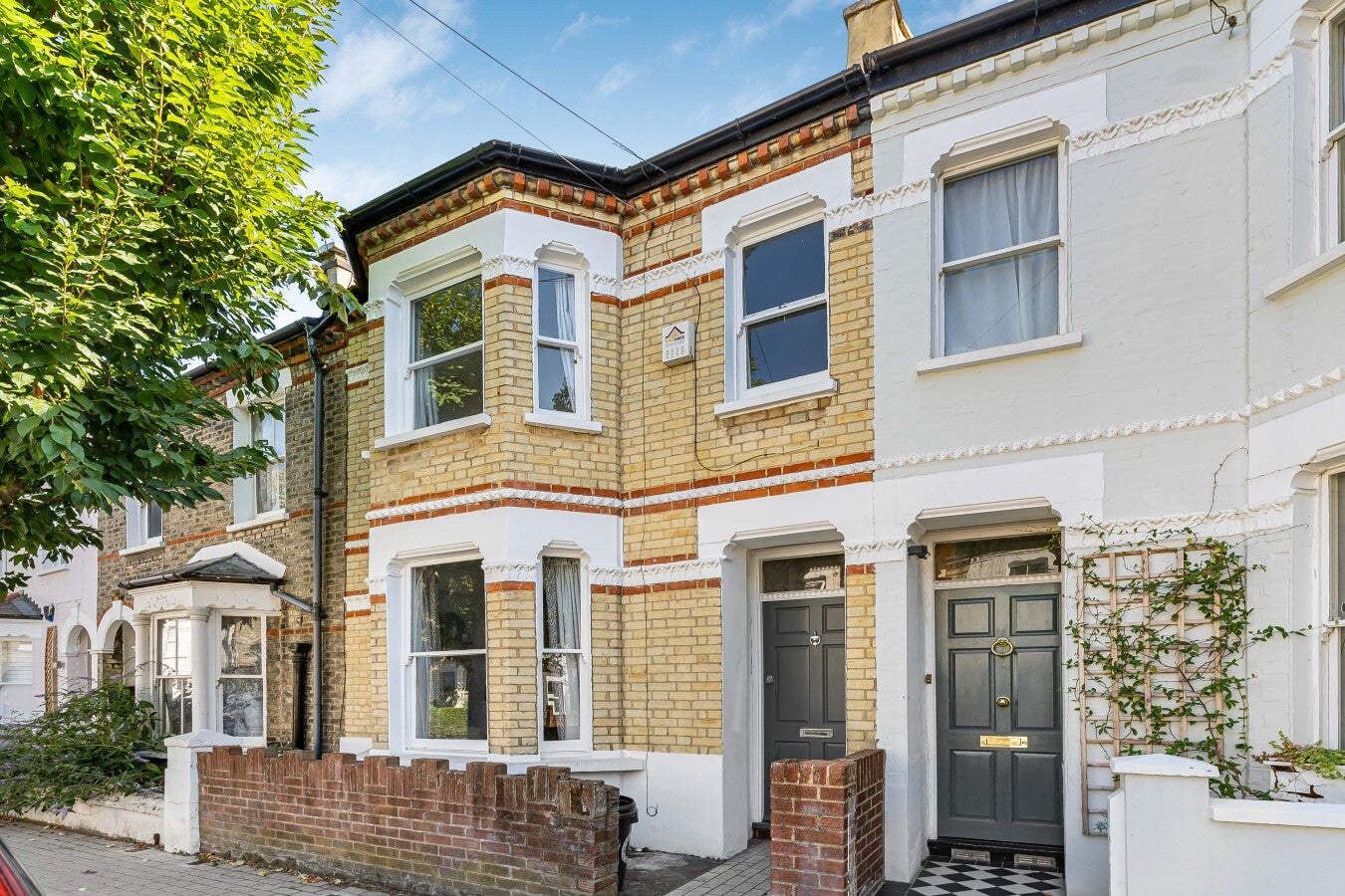 House Rowena Crescent in Greater London