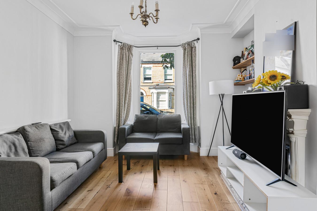 House Rowena Crescent in Greater London