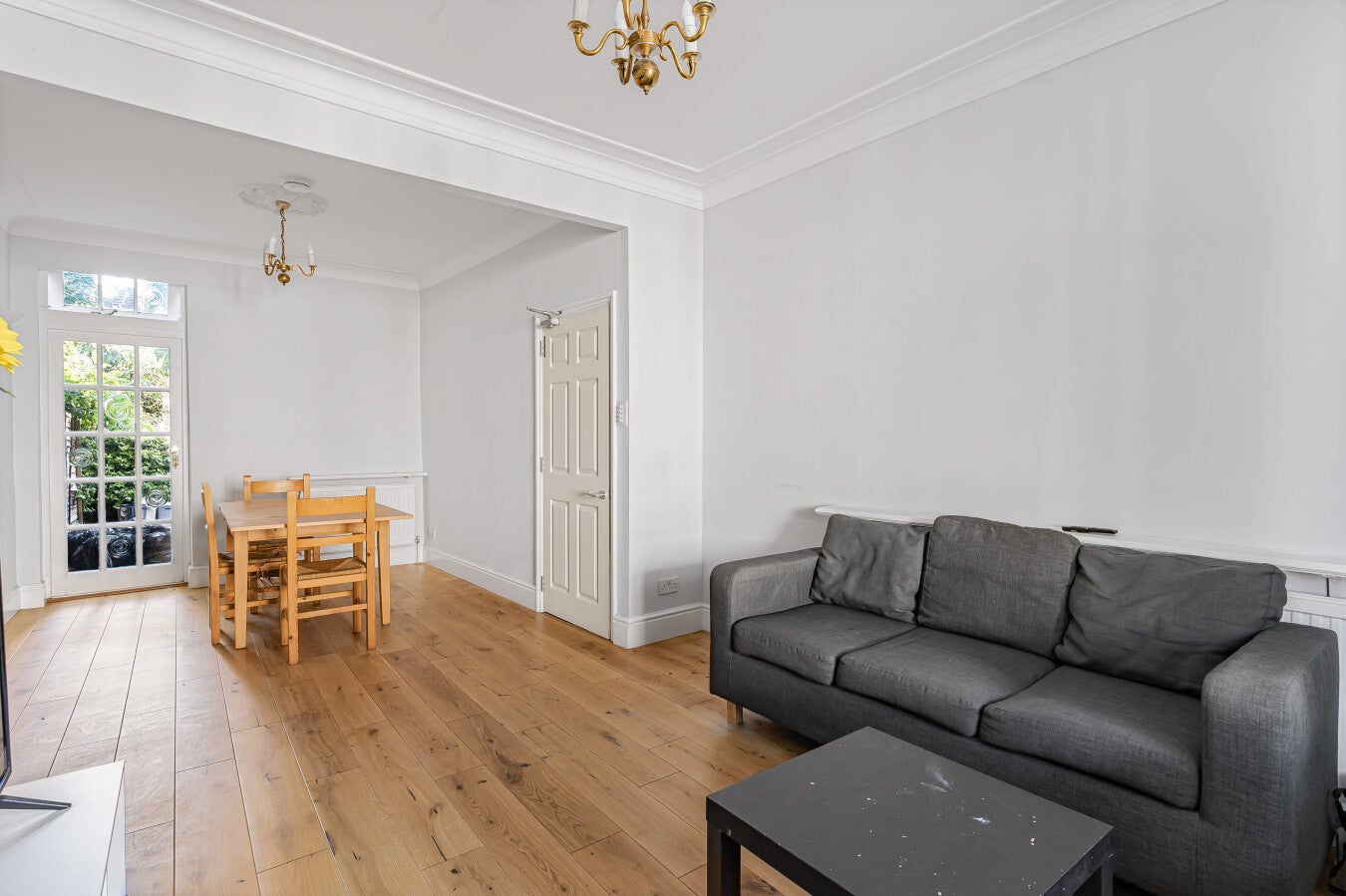 House Rowena Crescent in Greater London