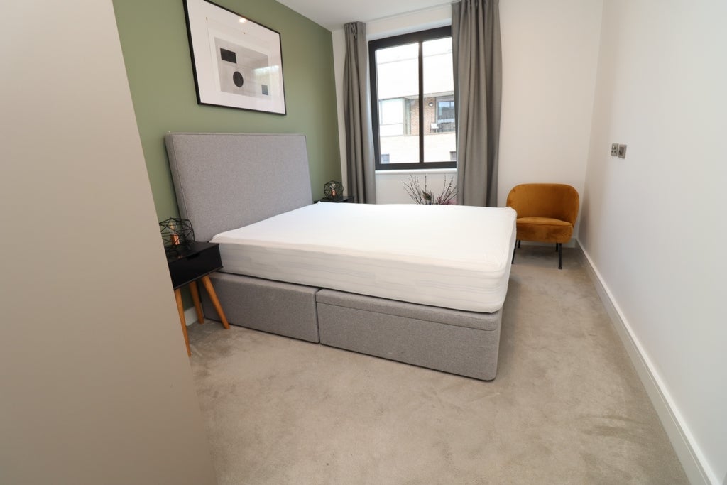 Room Globe Road in Greater London