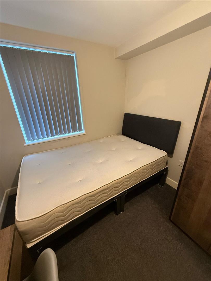 Room Carmelite Road in Coventry