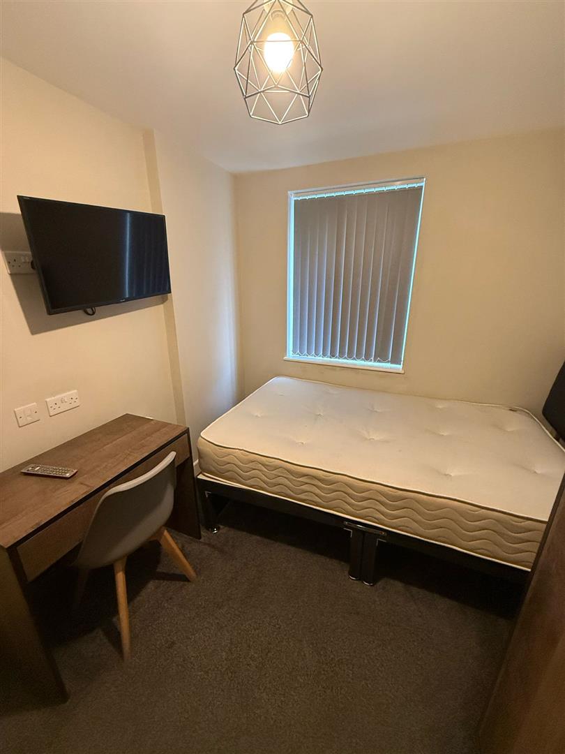 Room Carmelite Road in Coventry