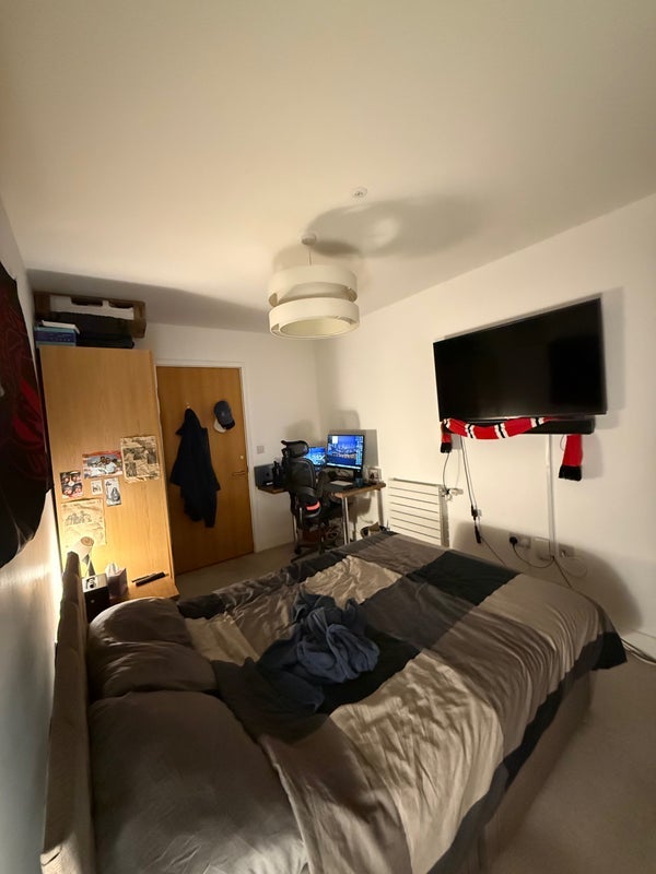 Room Barking Road in Greater London