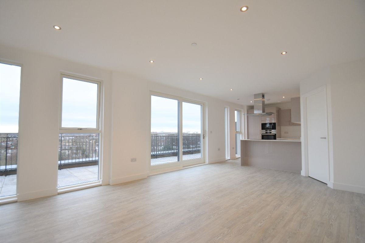 Flat Trinity Way in Greater London