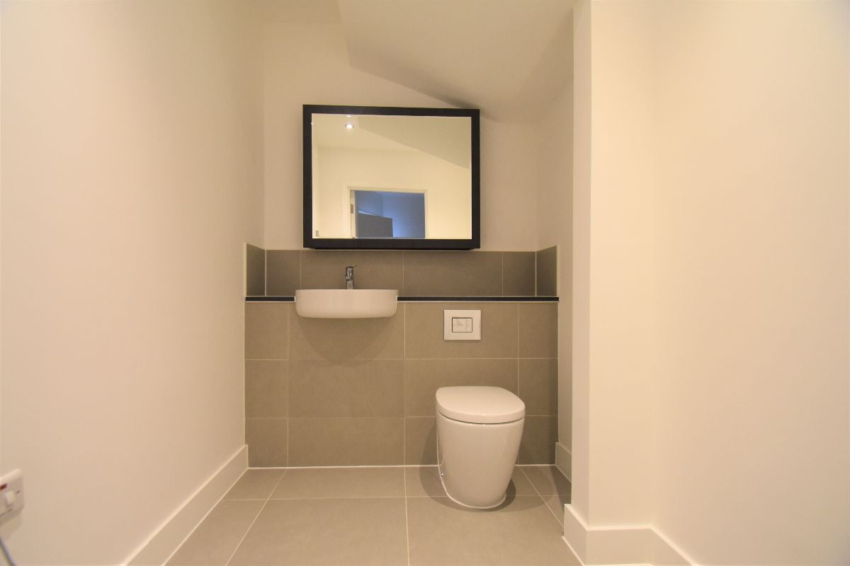 Flat Trinity Way in Greater London