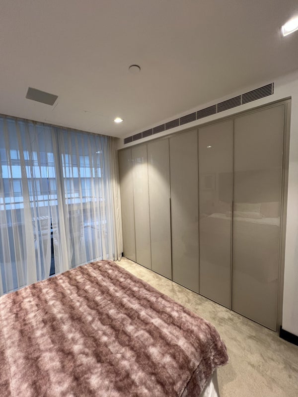 Flat Earls Way in Greater London