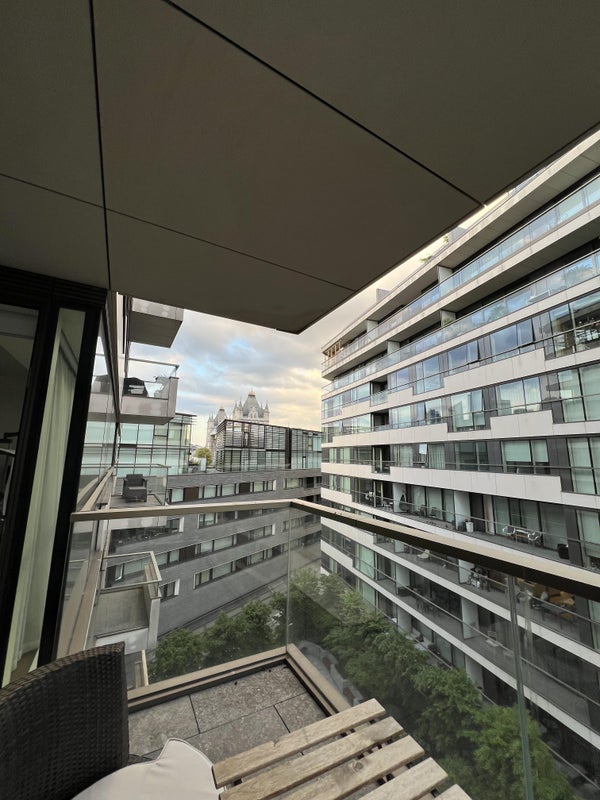 Flat Earls Way in Greater London