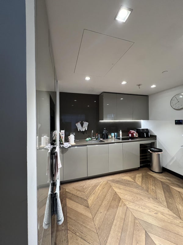 Flat Earls Way in Greater London