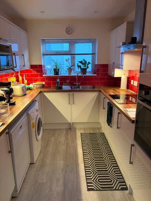 Room Craigen Avenue in Greater London
