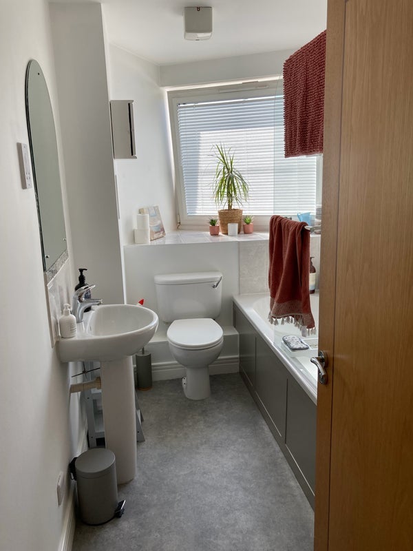Flat Belgrave Road in Greater London
