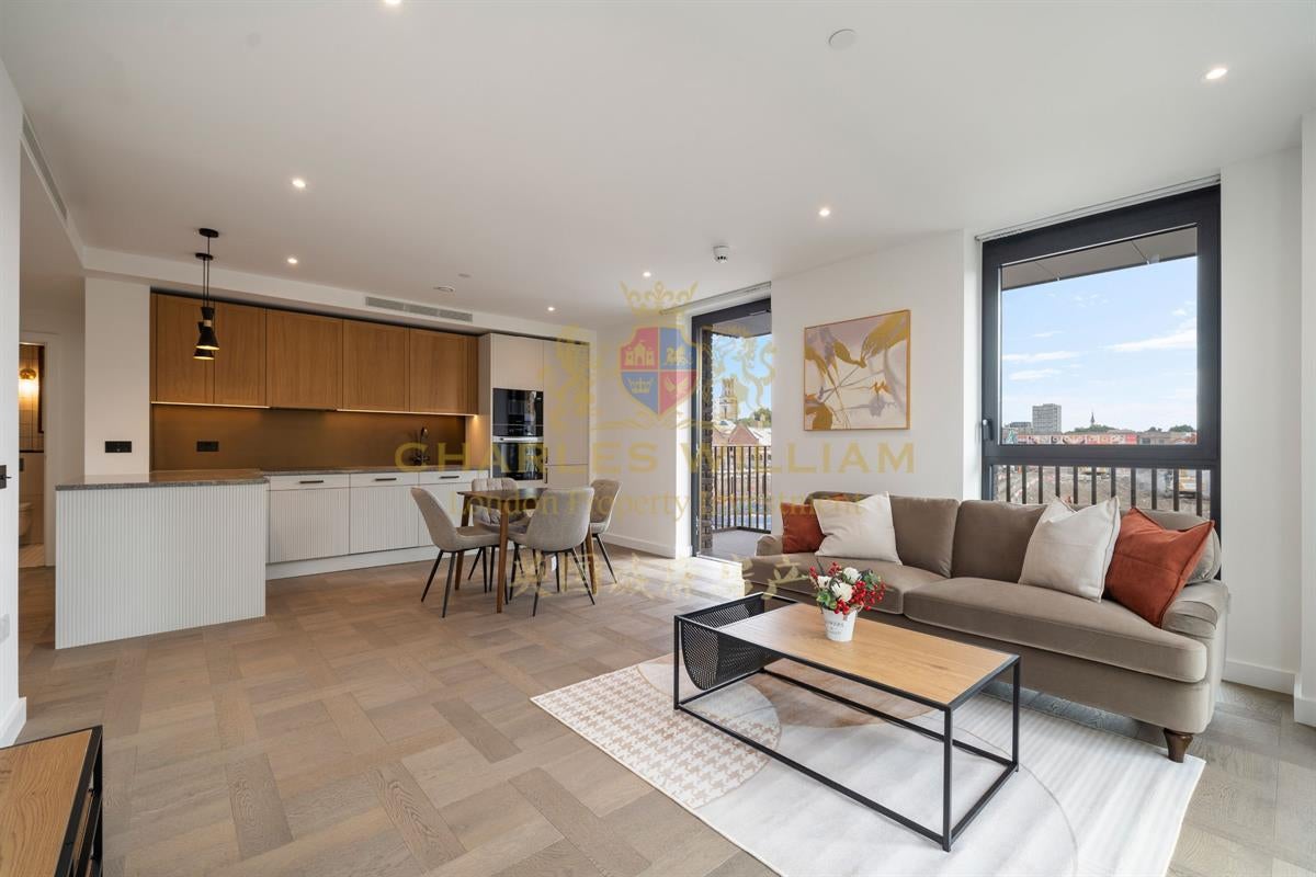 Flat Prusom Street in Greater London