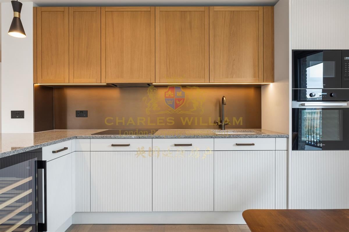 Flat Prusom Street in Greater London