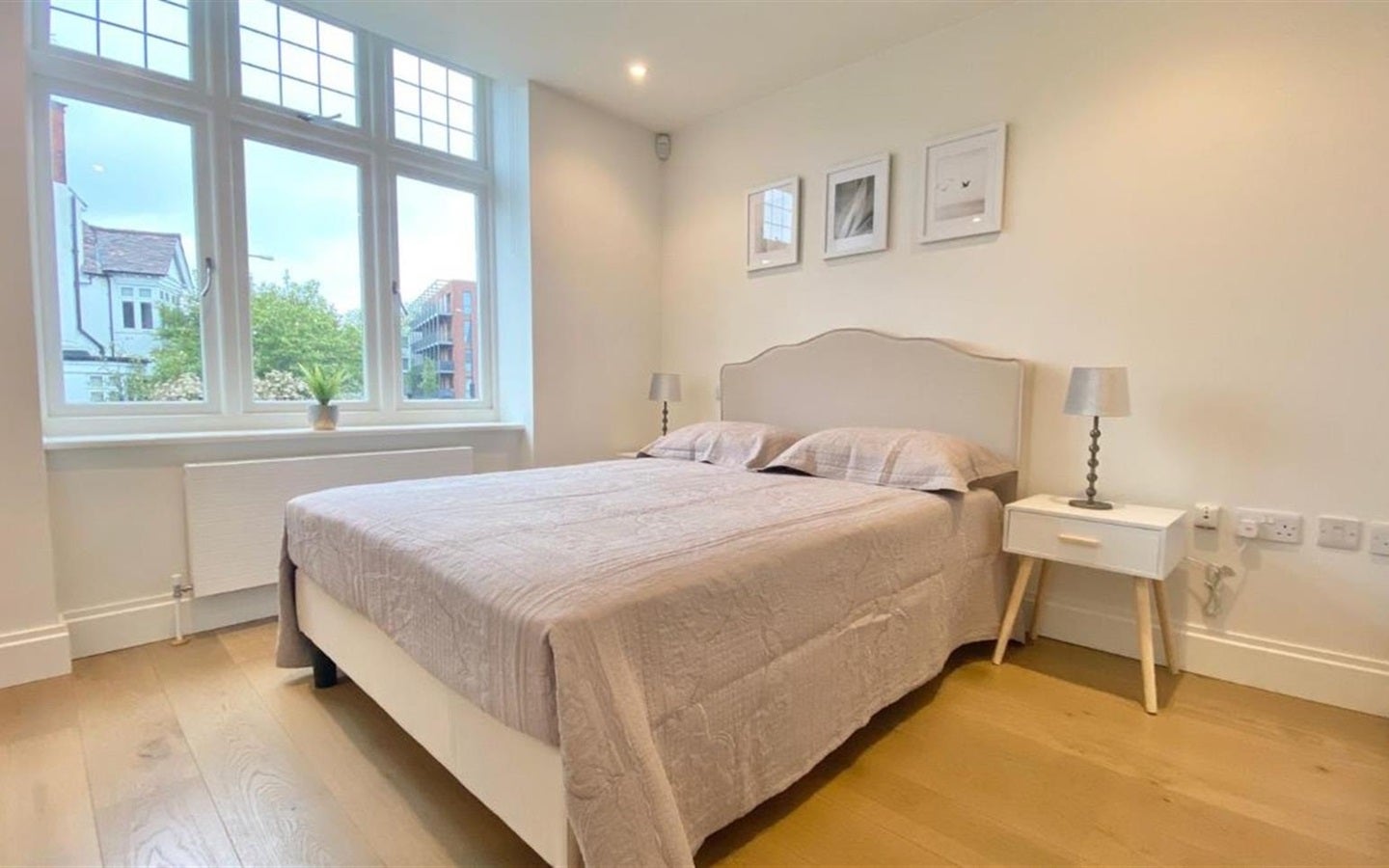 Flat Ardwick Road in Greater London