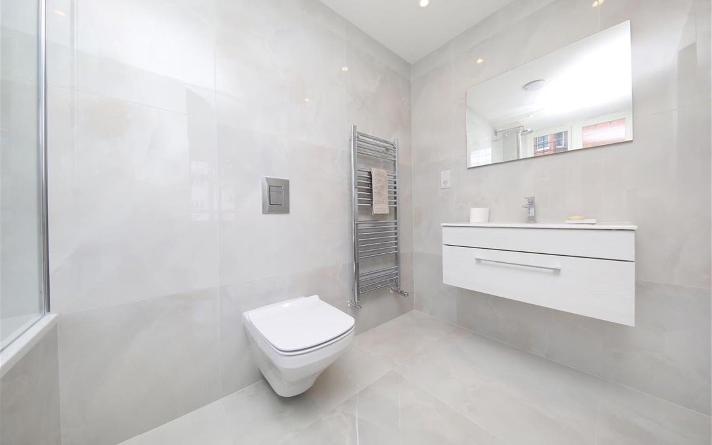 Flat Ardwick Road in Greater London