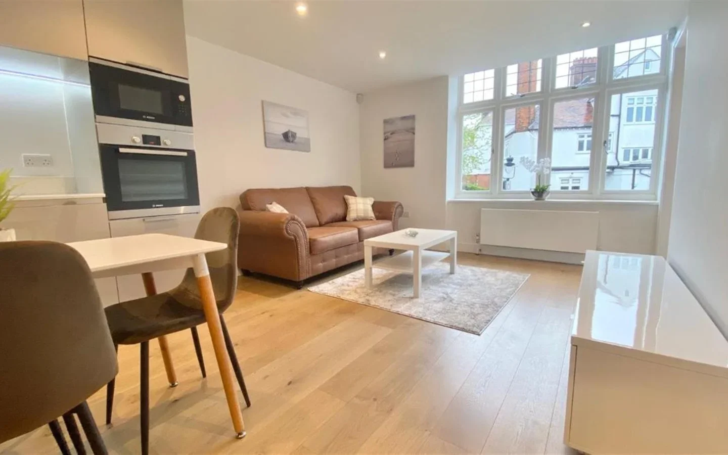 Flat Ardwick Road in Greater London