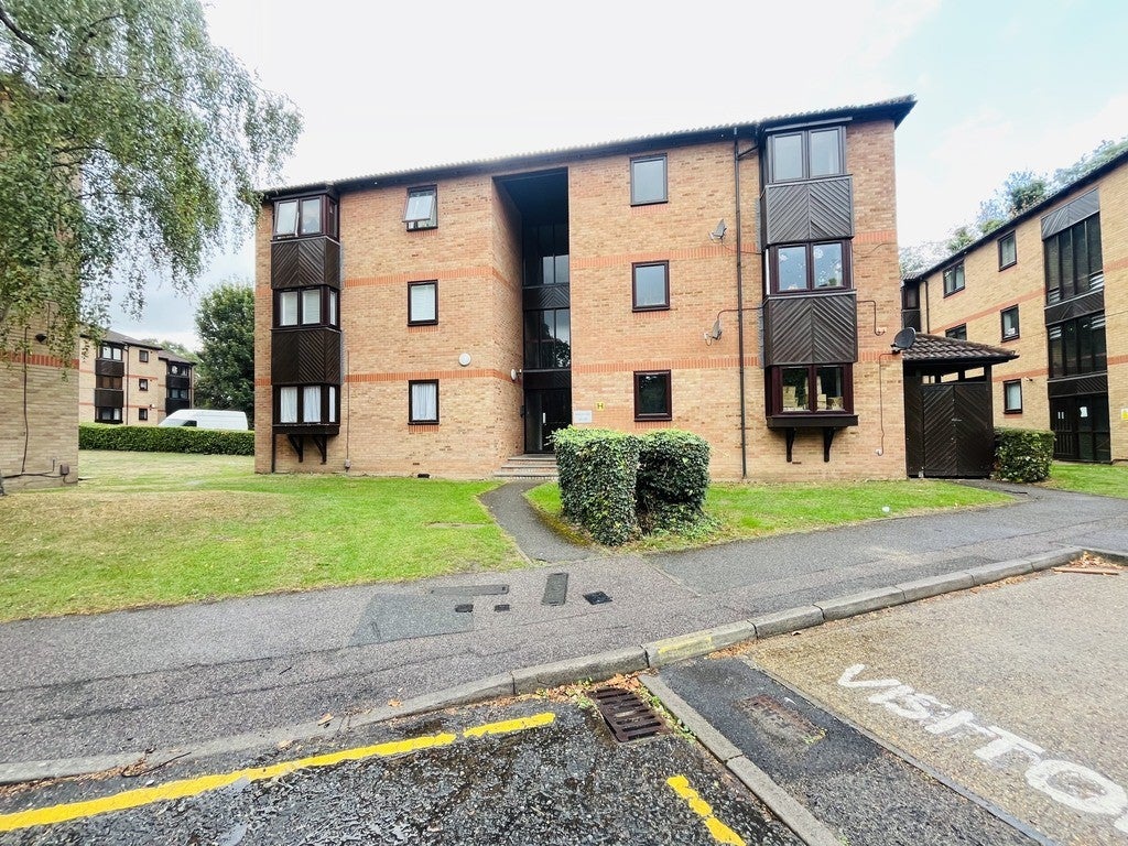 Flat Rushdon Close in Greater London