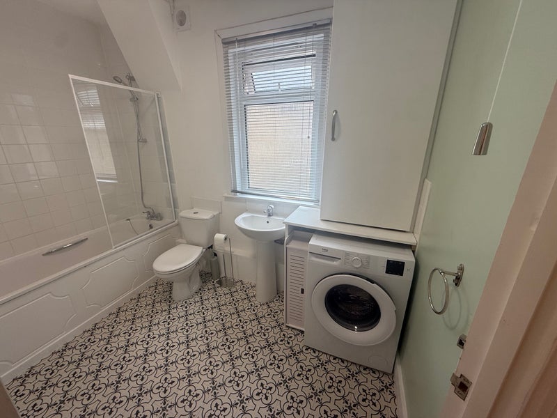 Room Farley Road in Greater London