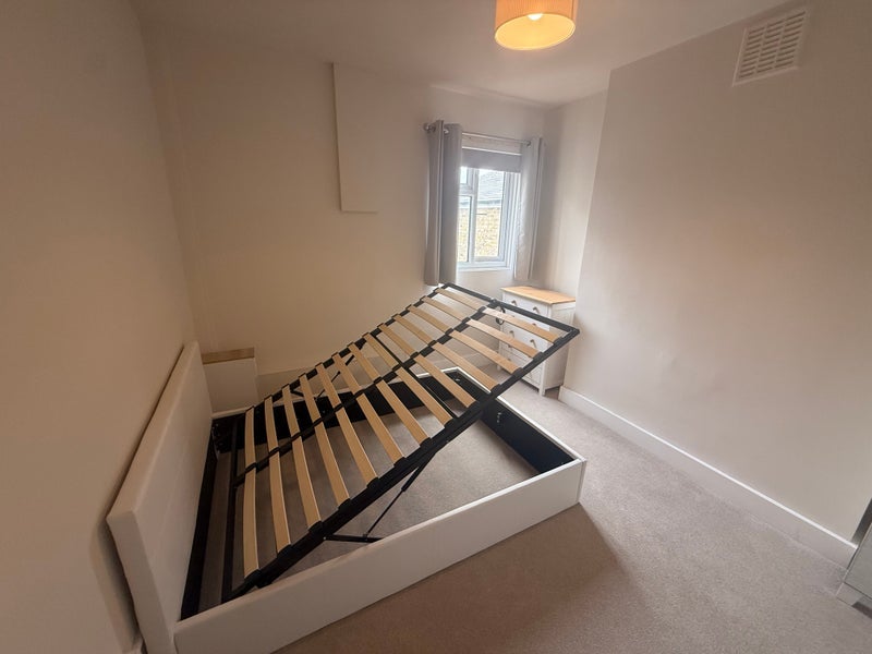 Room Farley Road in Greater London