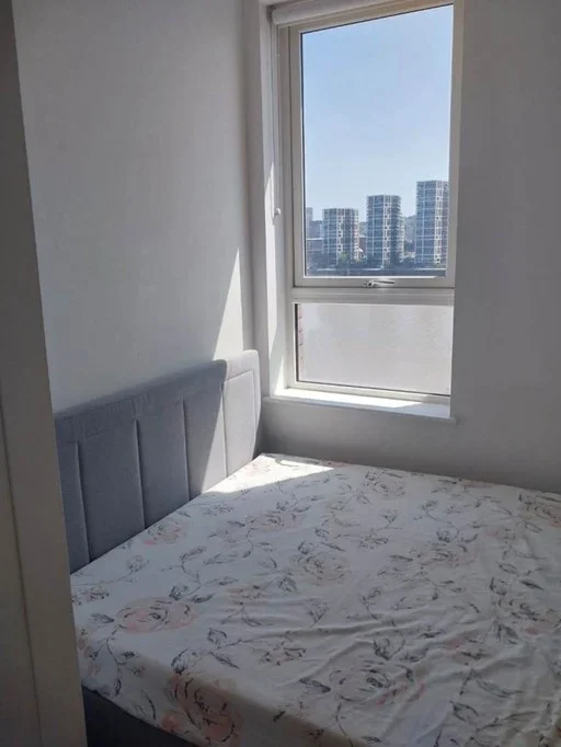 Room Pier Road in Greater London