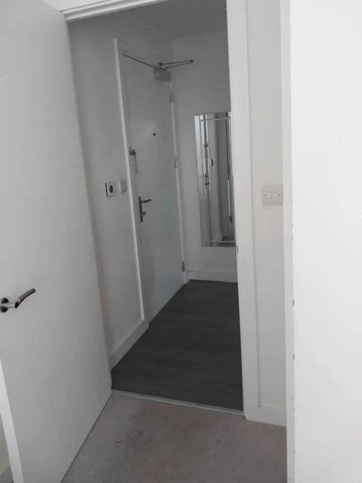 Room Pier Road in Greater London