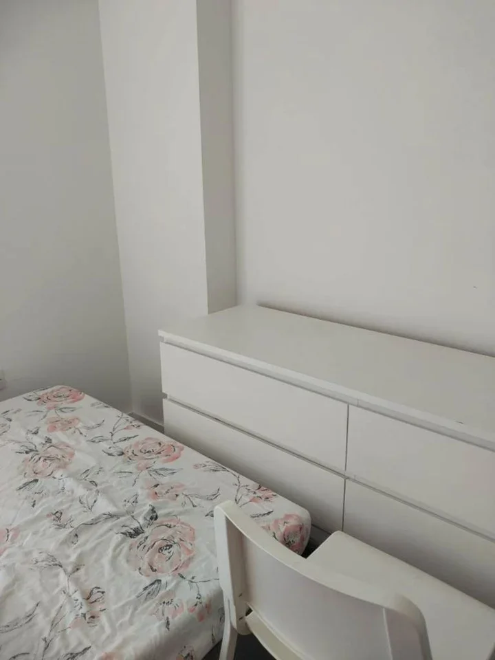 Room Pier Road in Greater London
