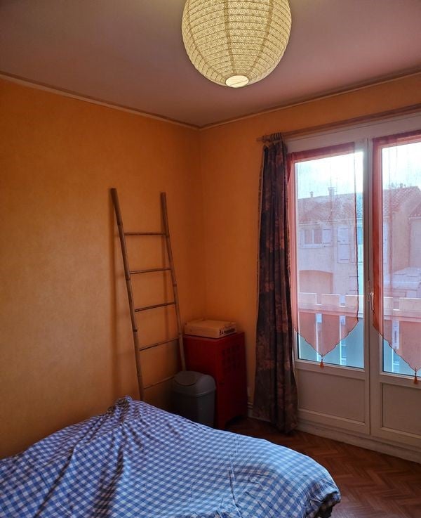Room Rue des Treilles in Libourne