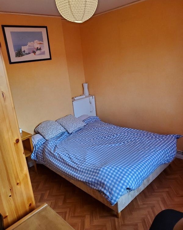 Room Rue des Treilles in Libourne