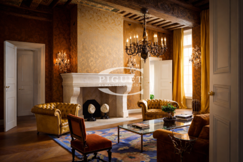 Flat Rue de Franqueville in Paris
