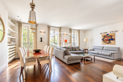 Flat Rue de Franqueville in Paris
