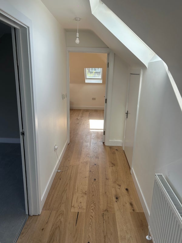 Flat Nightingale Lane in Greater London