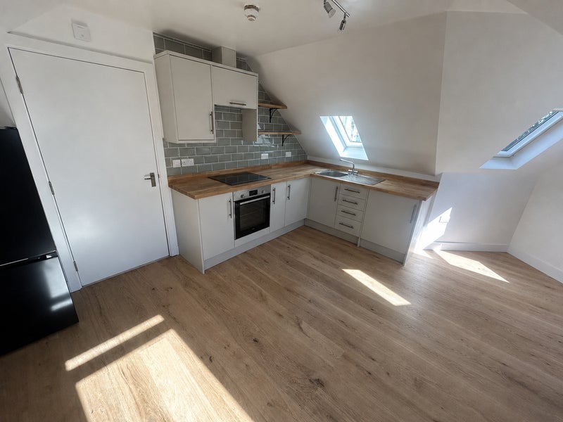 Flat Nightingale Lane in Greater London