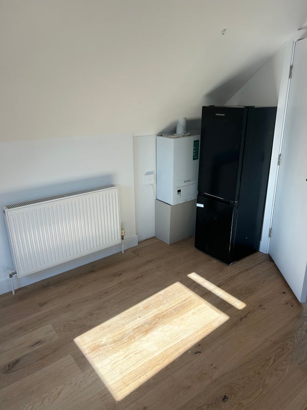 Flat Nightingale Lane in Greater London