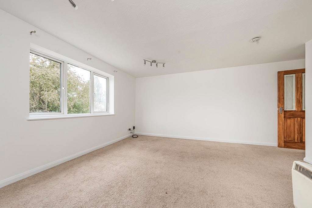 Flat Patricia Close in Slough